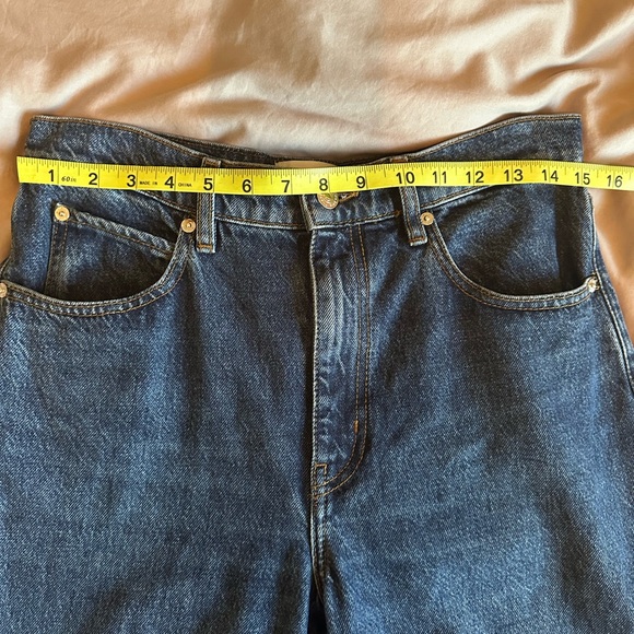 FRAME Low Slung Barrel Jeans, 100% Regenerative Cotton. Tailored. Retail: $298 - Picture 6 of 9